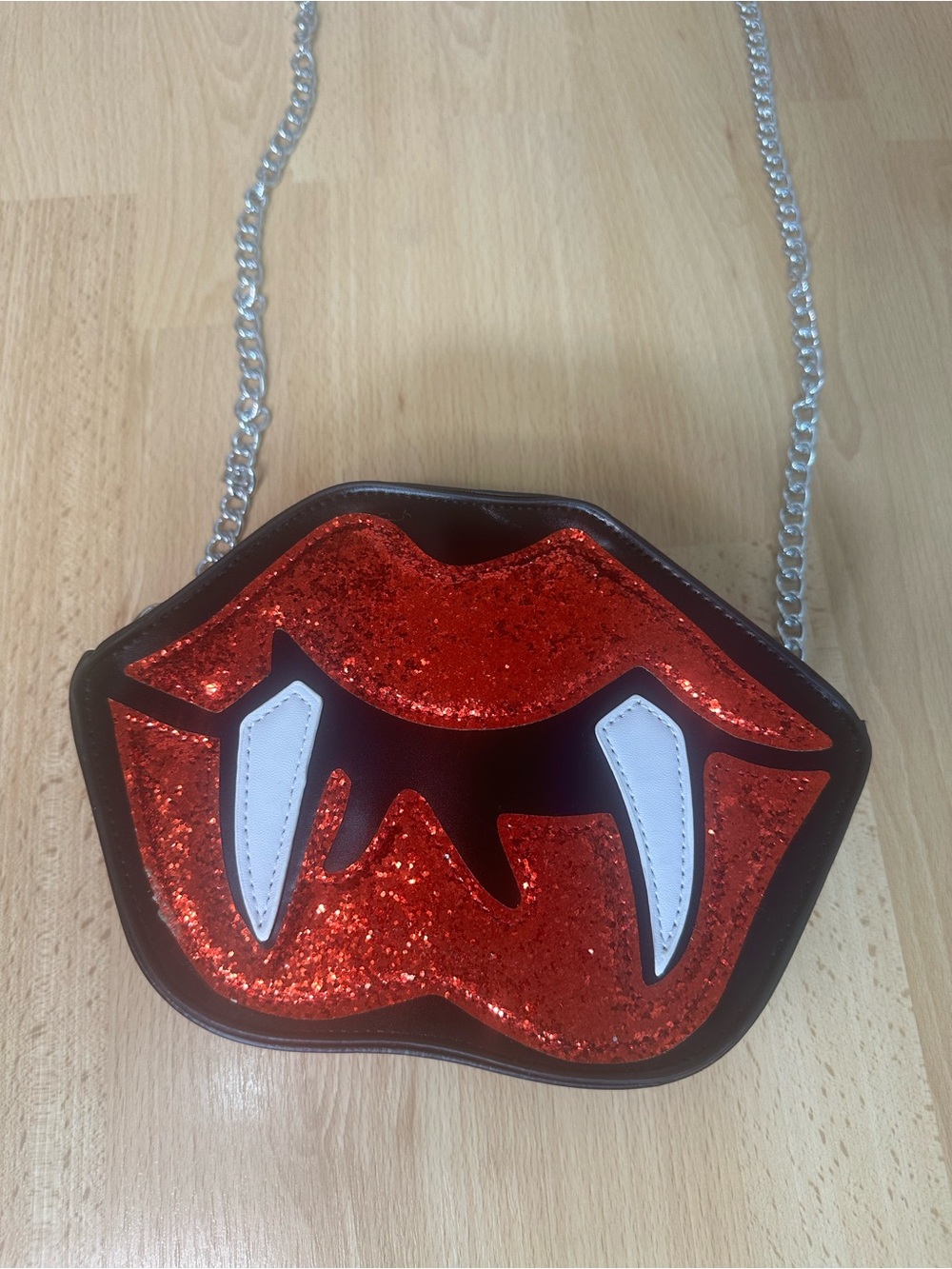 Vampire Lips Fangs Red Glitter Crossbody Bag NWOT Halloween Goth - Picture 4 of 9